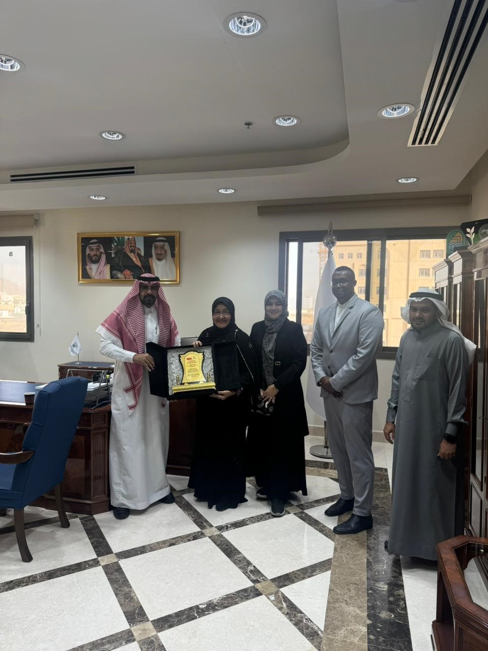   استقبل سعادة عميد كلية الأعمال الدكتور أسعد محضار سندي نائبة رئيس جامعة لينكولن ماليزيا 